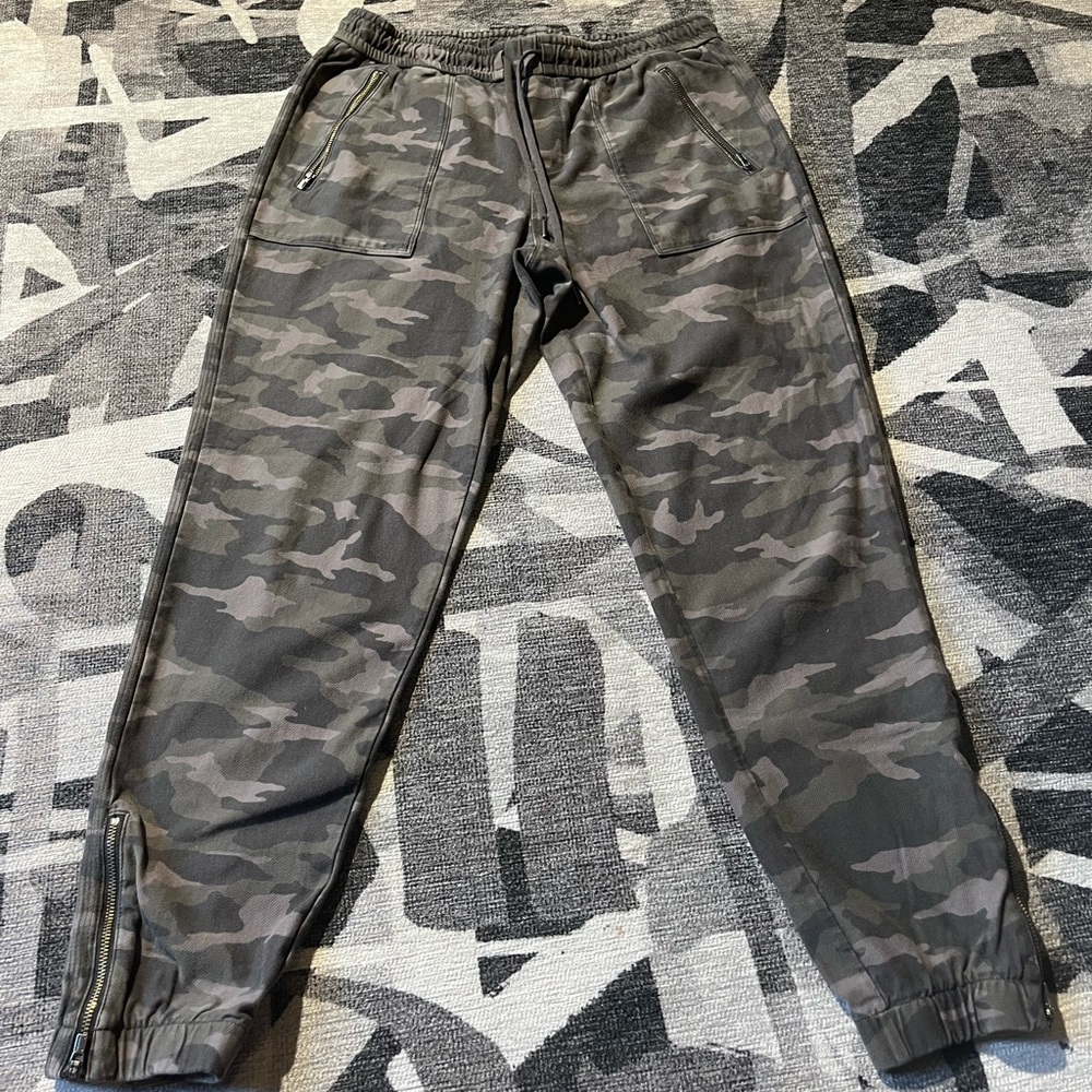 Athleta Farallon Green Camouflage EUC Joggers